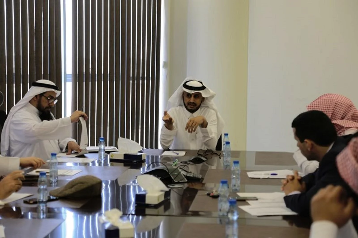 كليات الجامعة في الأفلاج تناقش إجراءات الحذف والإضافة