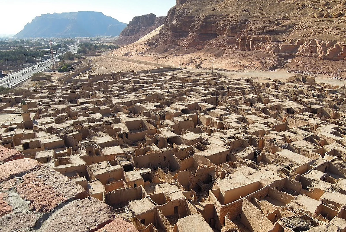 بالصور.. العلا تبوح بأسرار "الوادي المجهول" قرى محصنة وحادثة السم ومصلى الرسول الأعظم