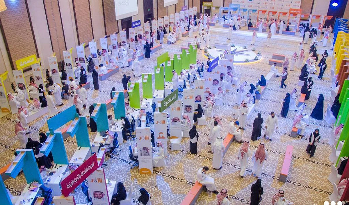شاهد.. مستشارو "دلني" يستقبلون 1800 استشارة في 20 مجالاً وتخصصًا