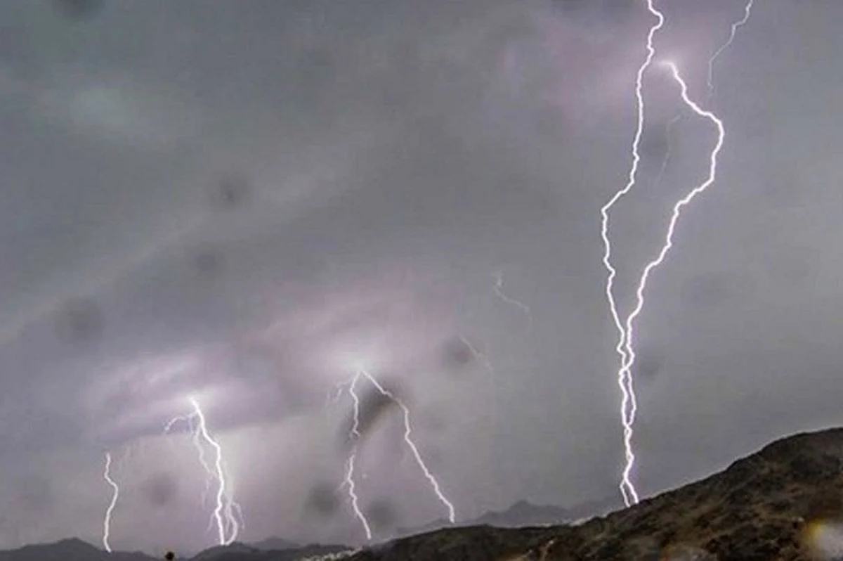 الأرصاد تنبه من أمطار على نجران.. والمدني يحذّر