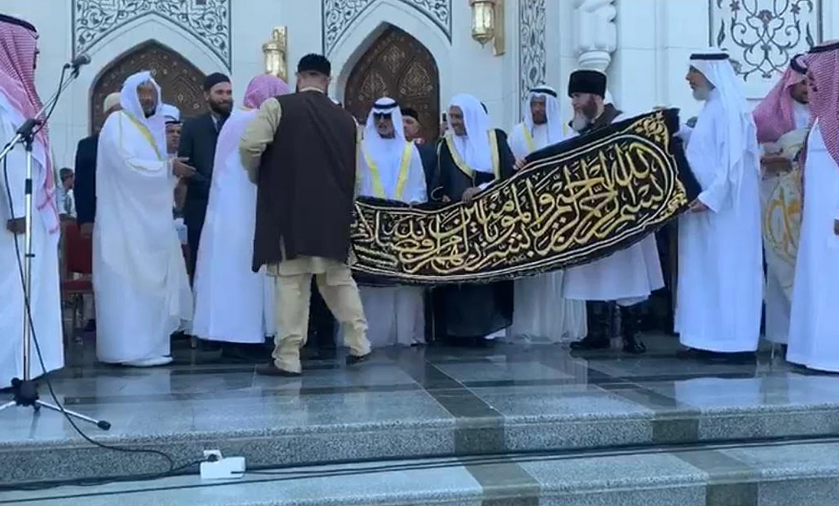 بالفيديو .. هكذا استقبل رئيس الشيشان هدية الملك وولي العهد