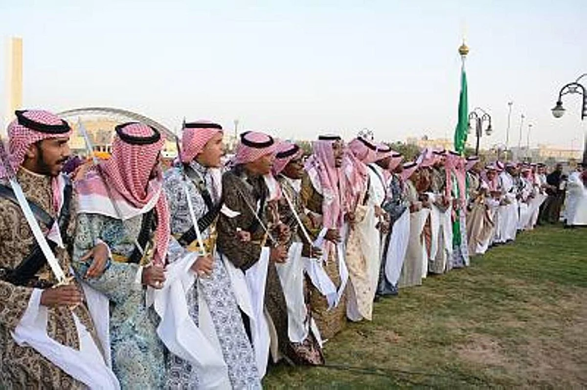 تدريب المشرفين ورواد النشاط على "العرضة السعودية"
