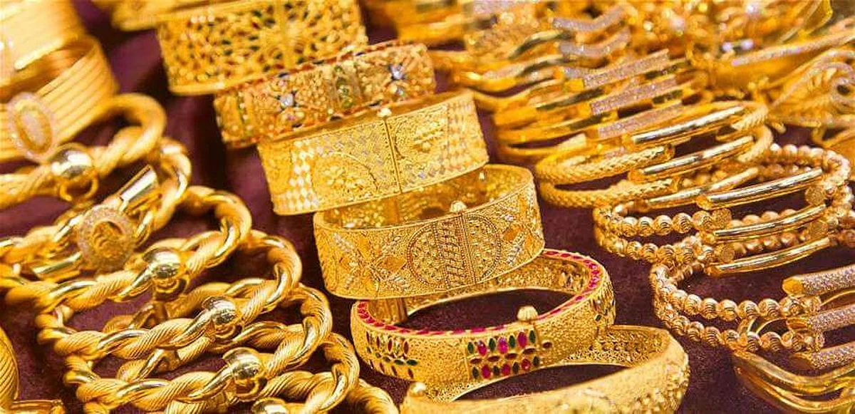 أسعار الذهب تتراجع مع رفع وشيك للفائدة الأمريكية