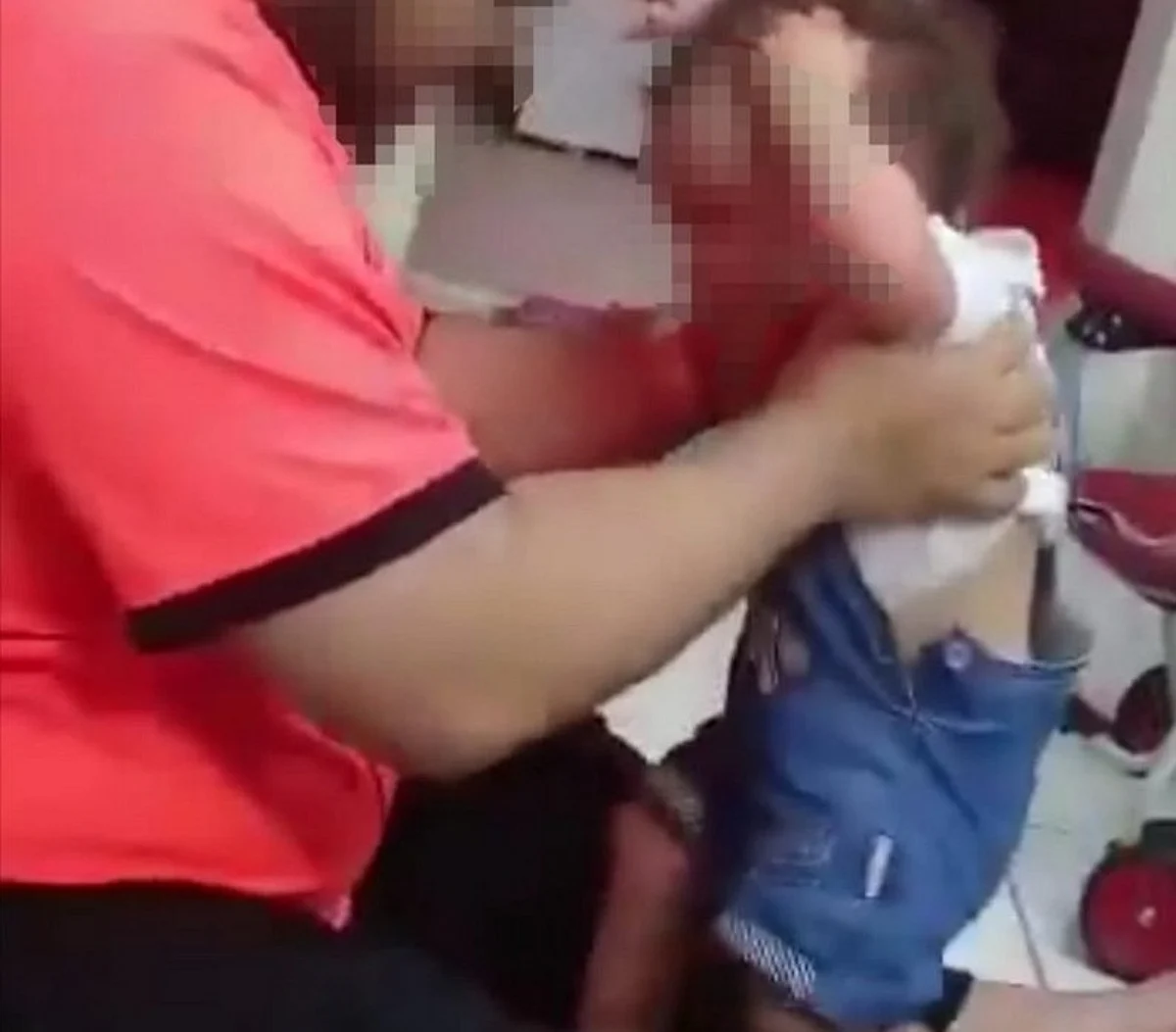 "النيابة العامة": البحث والتحري عن "معنف الرضيعة" تمهيدًا للقبض عليه