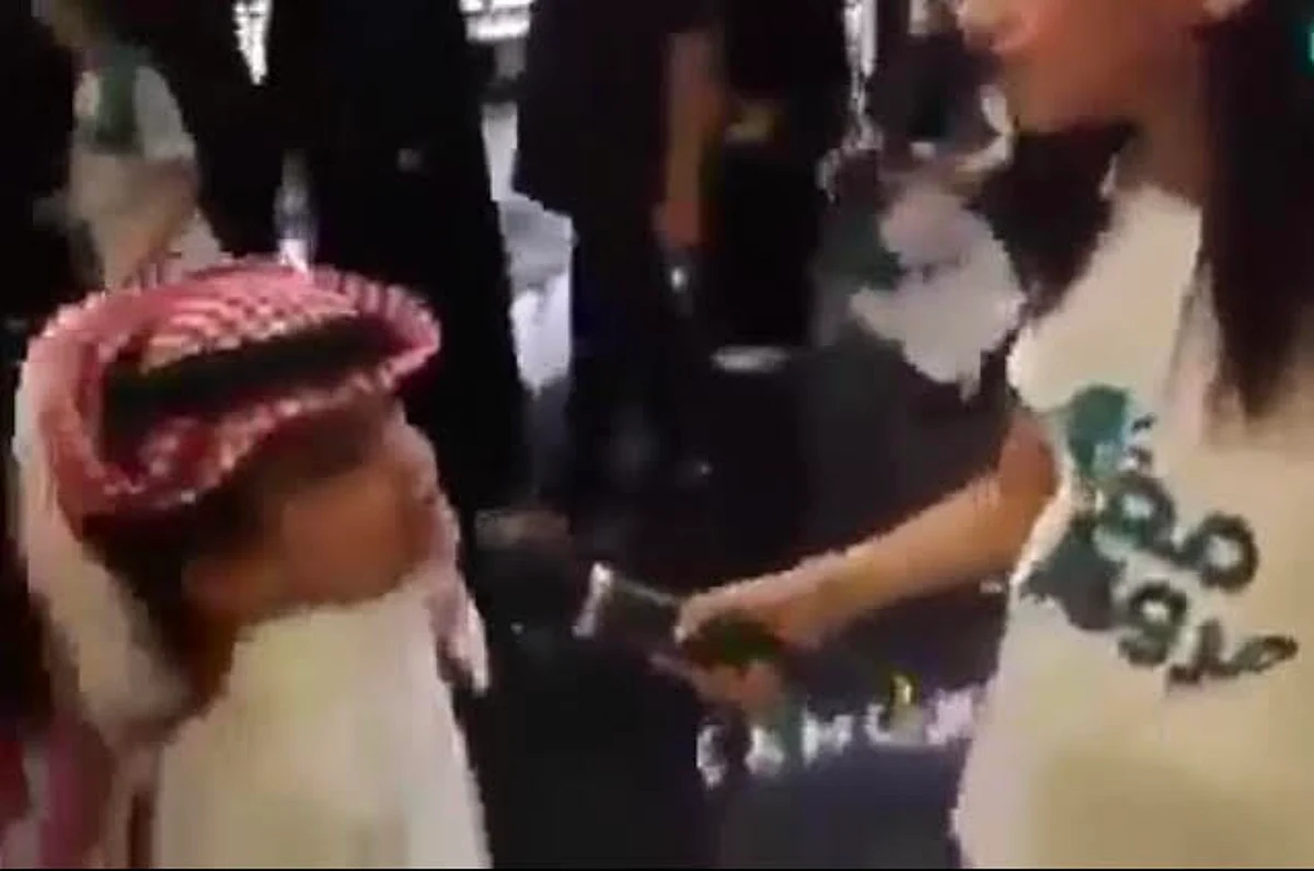 صاحبة مقطع "السعودية لن تقع": الطفل رد بعفوية على السؤال.. والفيديو ليس مفبركًا