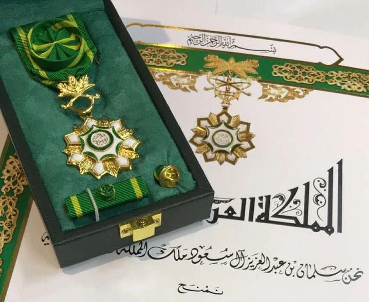 خادم الحرمين يوجِّه بمنح الشمري وسام الملك عبدالعزيز لتبرُّعه بكليته