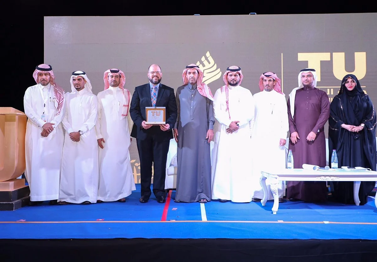 بالفيديو.. القنصل الأميركي بجدة يلقي أبياتًا من قصيدة لقيس بن الملوح