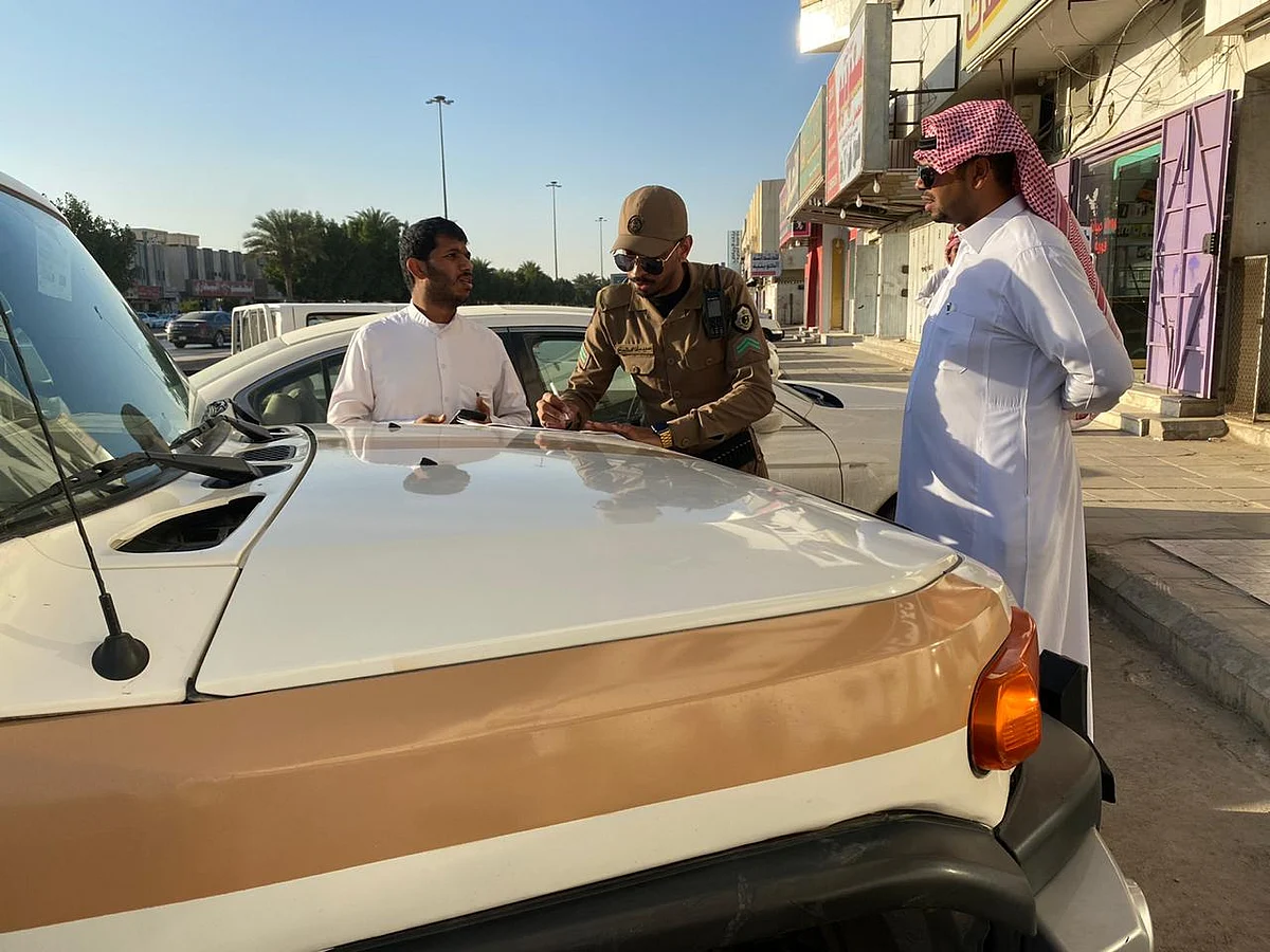 شاهد.. ضبط 4 وافدين و314 مخالفة على محلات بالرياض ومحافظاتها