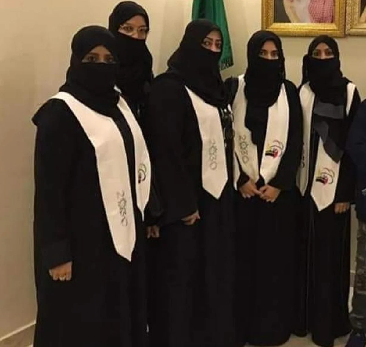 400 فتاة في مكة يواجهن "كورونا" بالعمل التطوعي