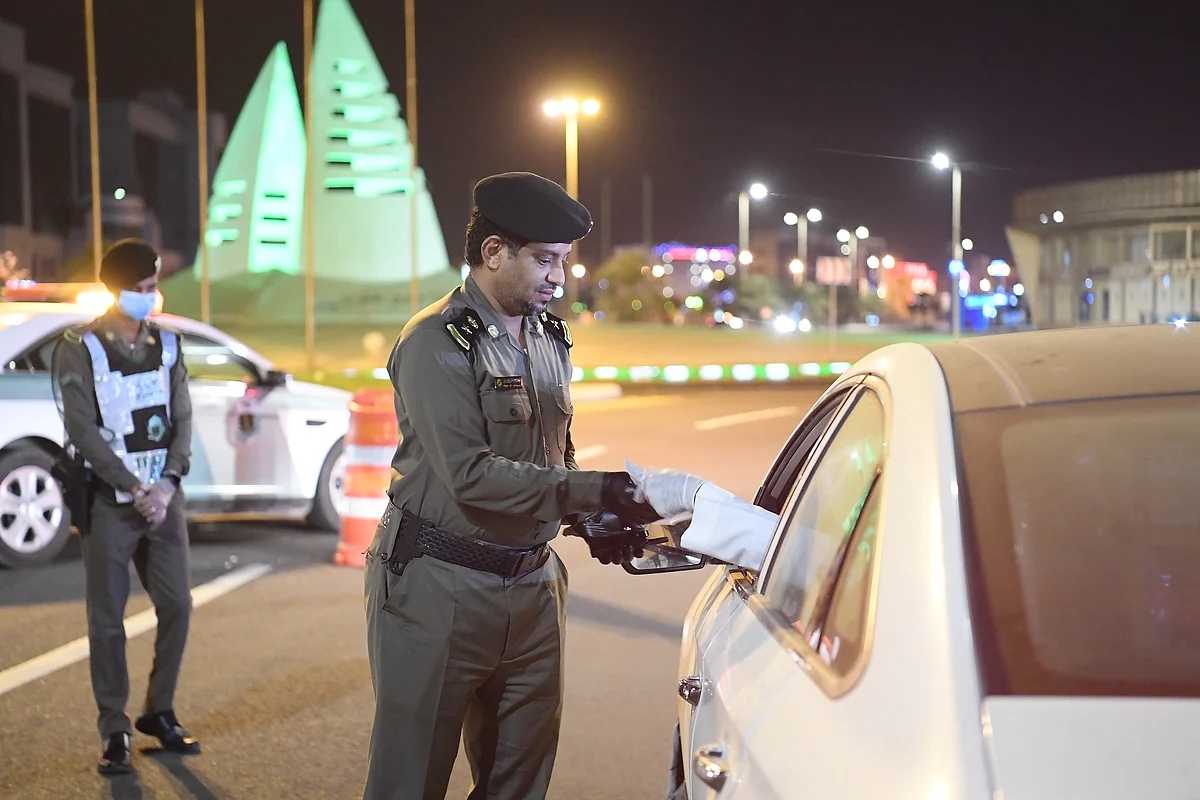 "مرور جازان" يواصل مهامه ويشيد بالتزام المواطنين بمنع التجول