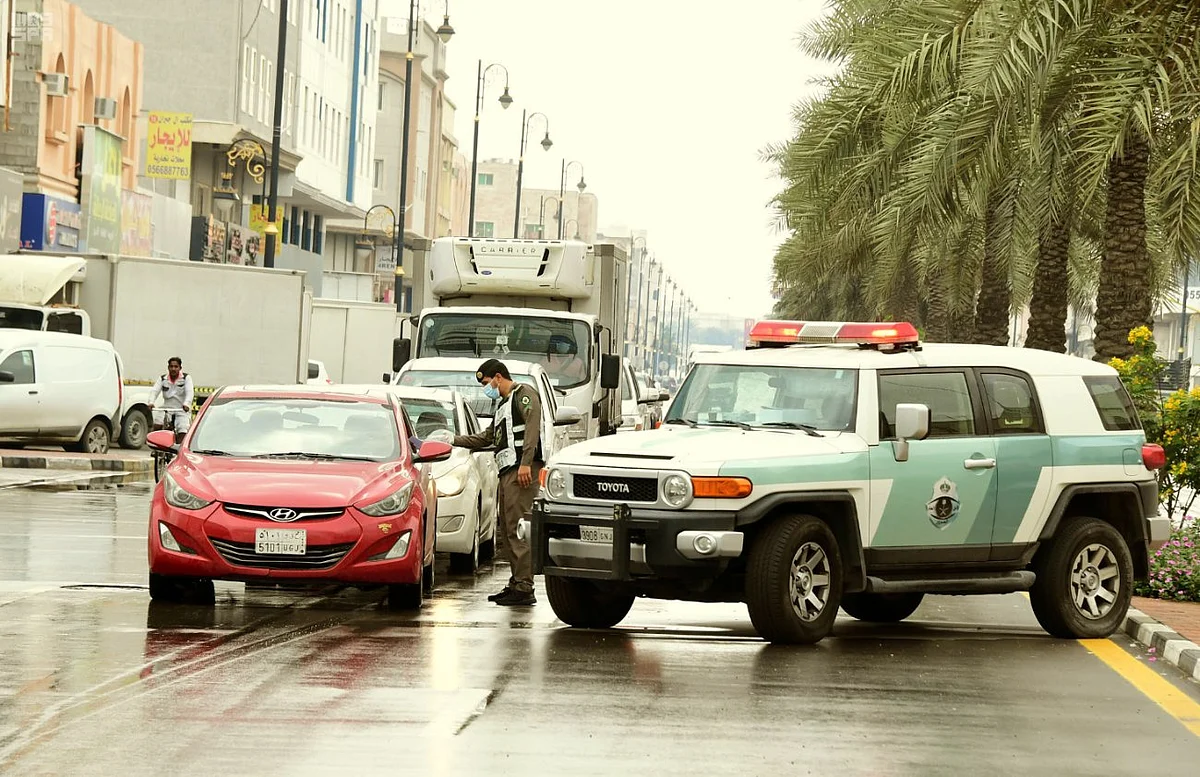 القبض على 34 مواطنا ومقيما من المخالفين لأمر منع التجول