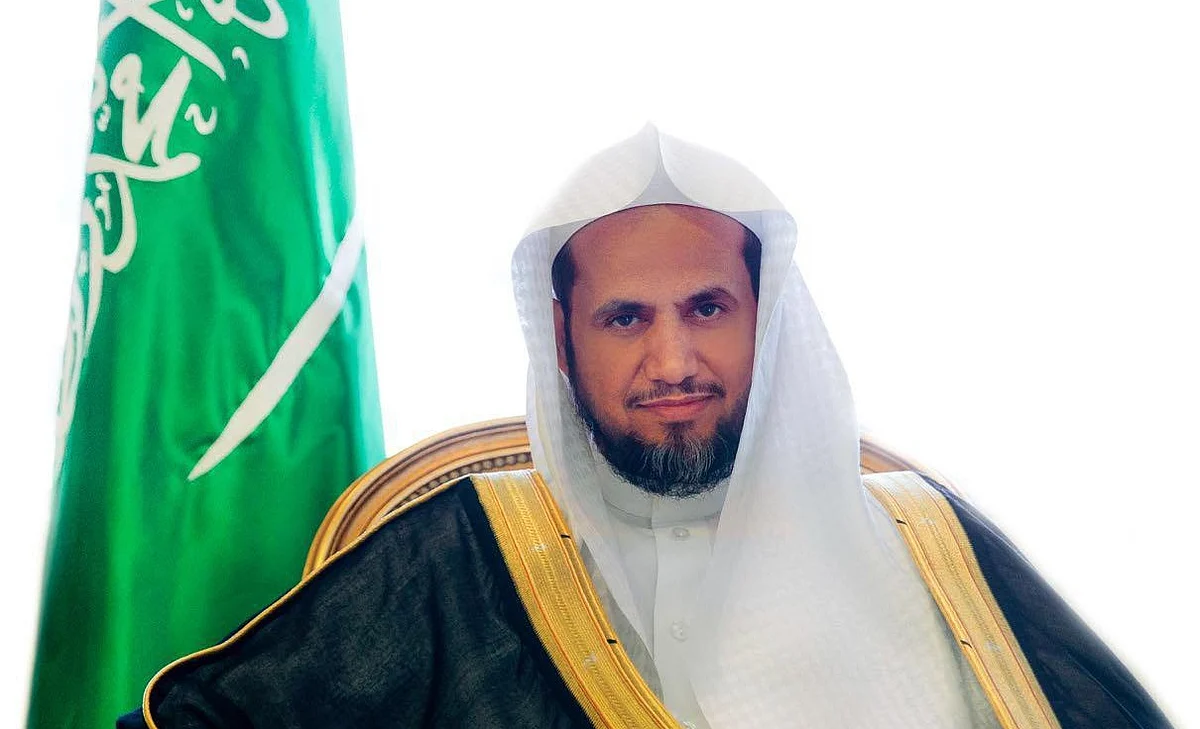 النائب العام يأمر بالقبض على شخص قام بالتعدي على رجل أمن بإشارات غير لائقة