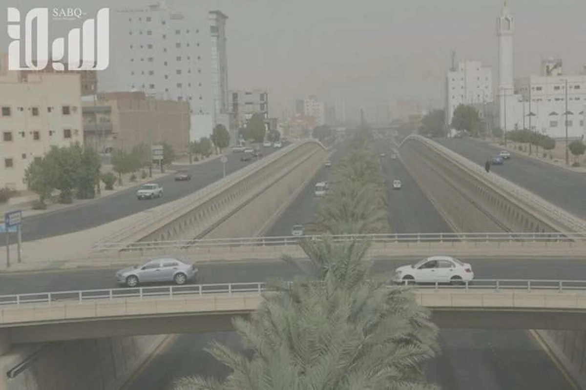أتربة مثارة وأمطار رعدية وتدنٍ في مدى الرؤية على منطقة المدينة المنوّرة