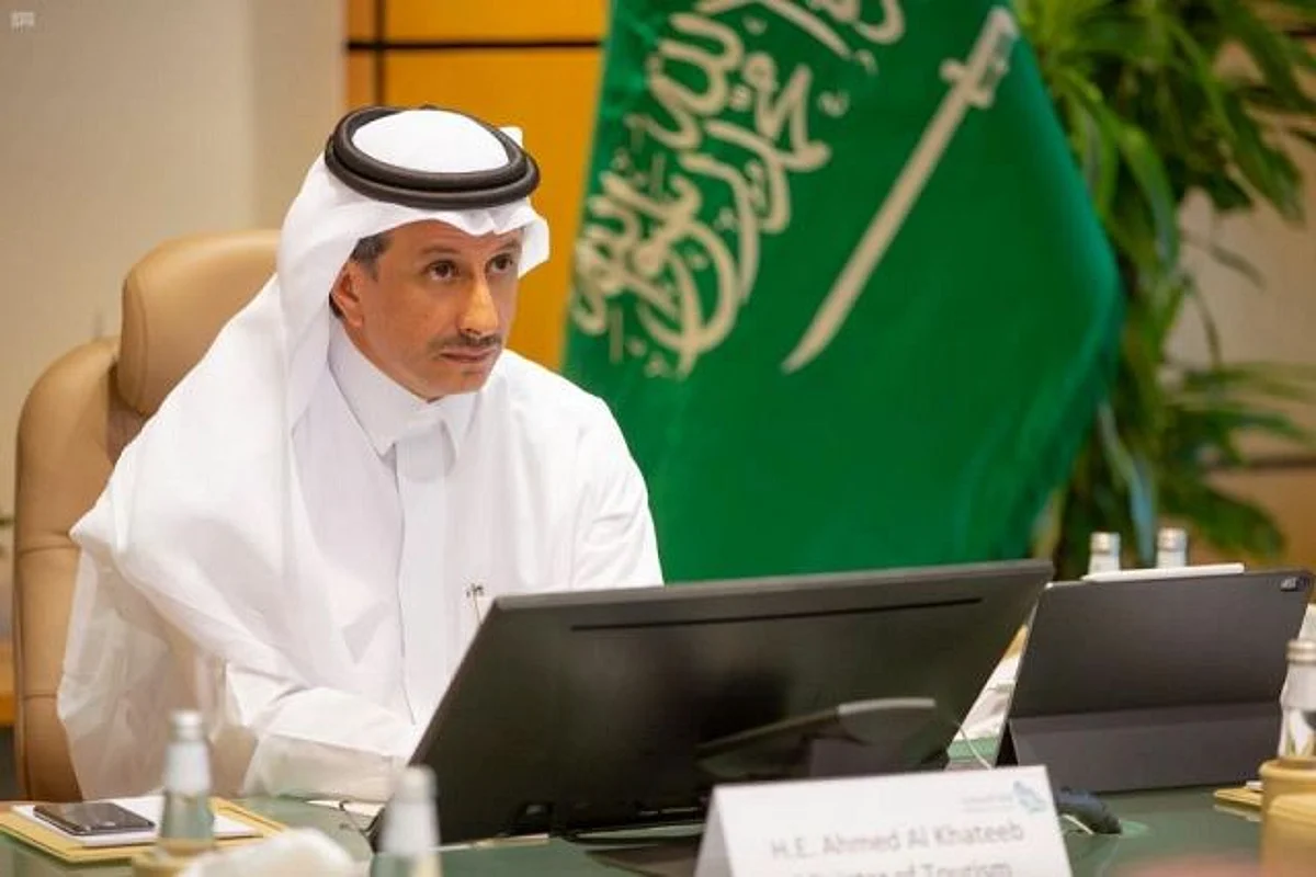 الخطيب: إطلاق التأشيرات السياحية للمقيمين في الخليج قريبًا