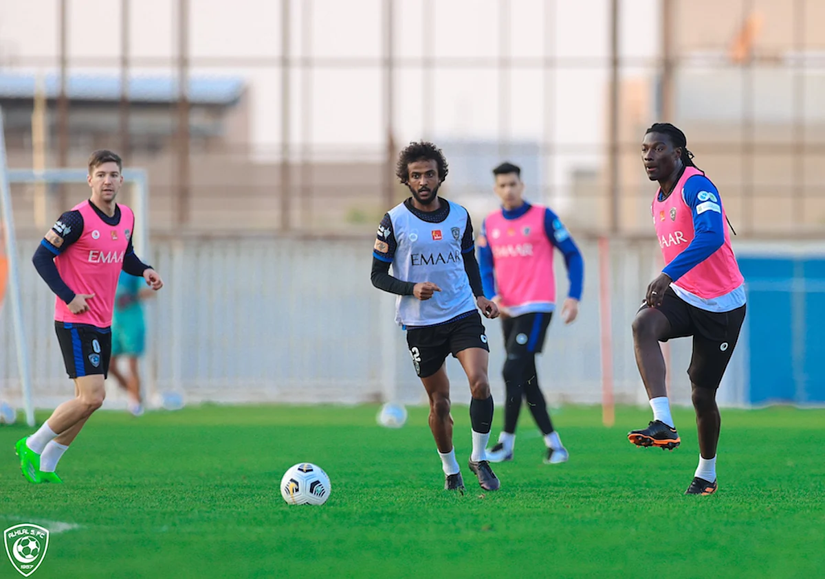 "الهلال" يعلن غياب "كنو" و"عطيف" ويعاود التدريب استعداداً للباطن