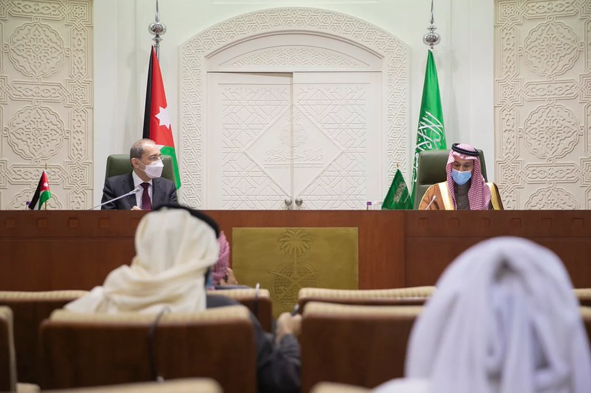 وزير الخارجية: فتح سفارتنا بالدوحة بعد استكمال الإجراءات اللازمة خلال أيام