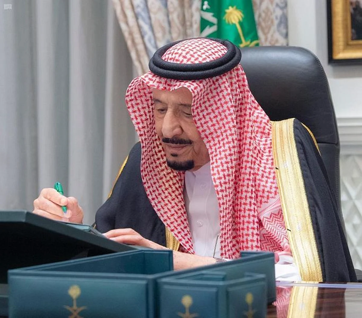موجز "سبق" الأسبوعي: قرارات ملكية.. وإلغاء نظام الكفيل رسميًا.. ولقاحات "كورونا" آمنة وفعّالة