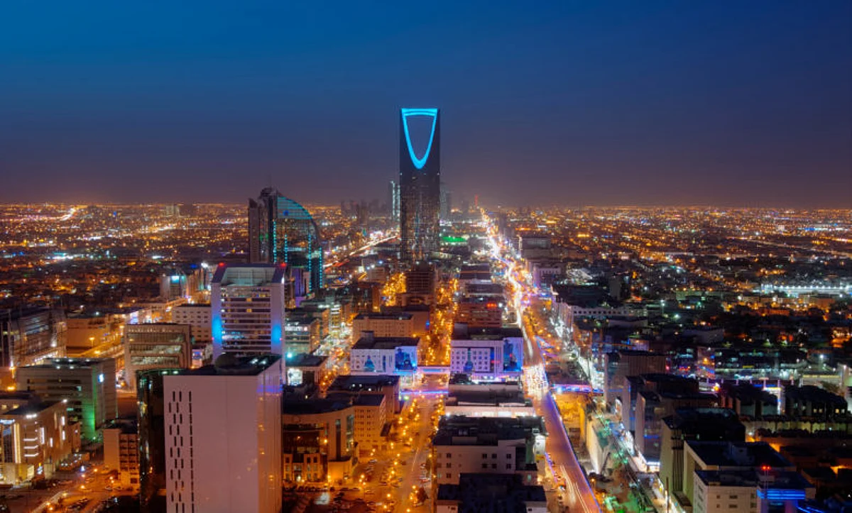الاقتصاد السعودي يثبت مرونته في مواجهة الأزمات.. ارتفاع قياسي في تراخيص المستثمرين الأجانب