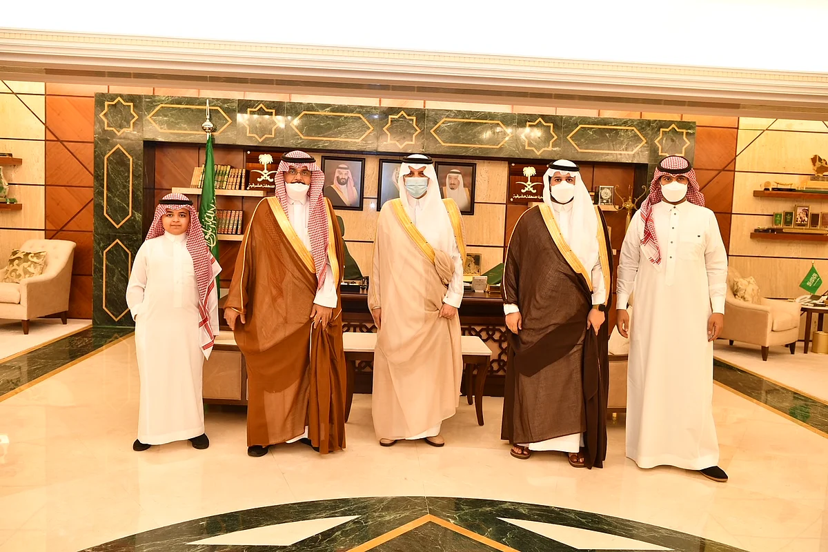 أمير الشرقية يستقبل ورثة "الشمري" مثمناً عفوهم عن قاتل أخيهم لوجه الله