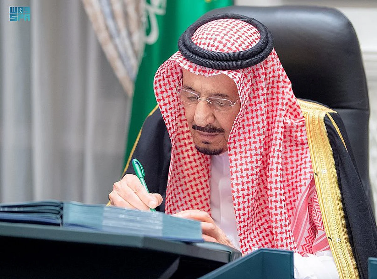 أحداث الأسبوع: إدانة أمير سعودي تتصدر 16 قضية فساد.. وشروط لاستخدام مكبِّرات الصوت في المساجد.. و3 فصول للسنة الدراسية