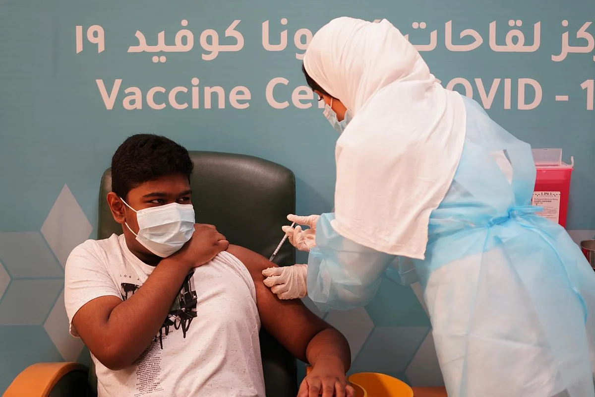 الخدمات الطبية بـ"الداخلية" تقدِّم الجرعة الأولى من "فايزر" للفئة العمرية من 12-18 سنة