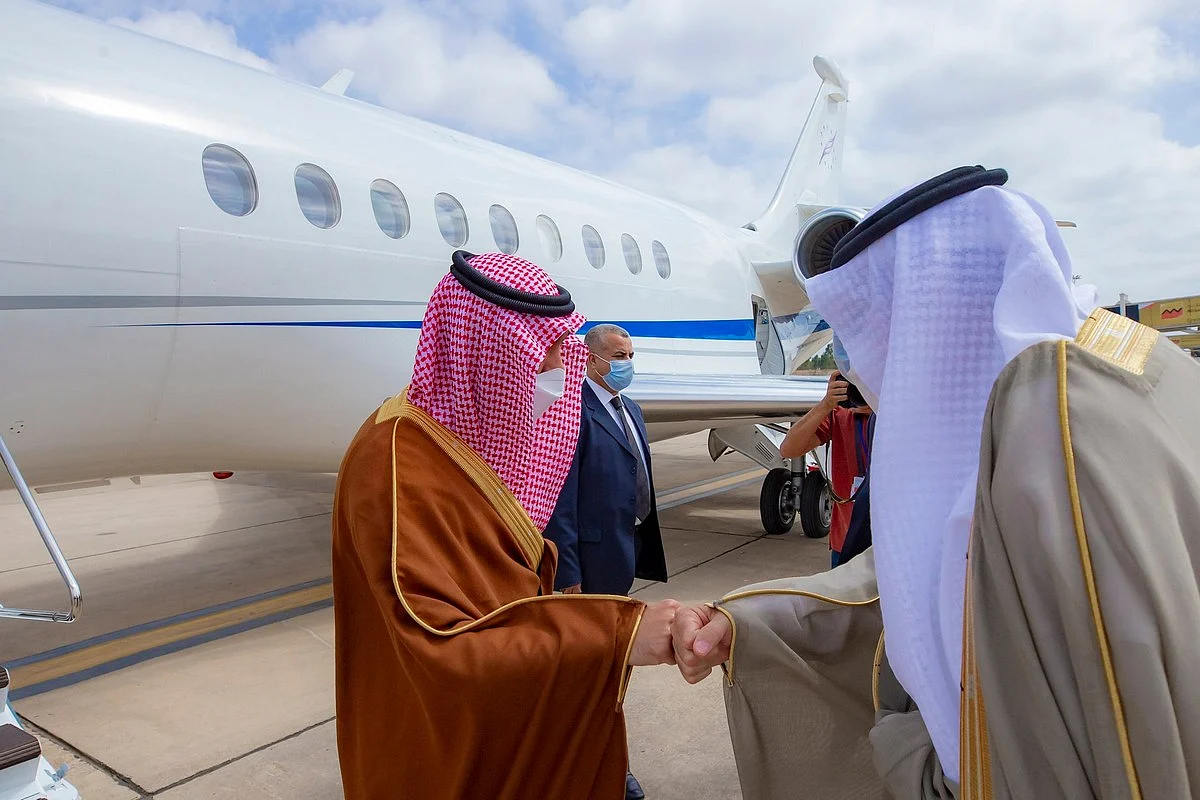 وزير الرياضة يصل إلى الرباط لحضور المباراة النهائية للبطولة العربية