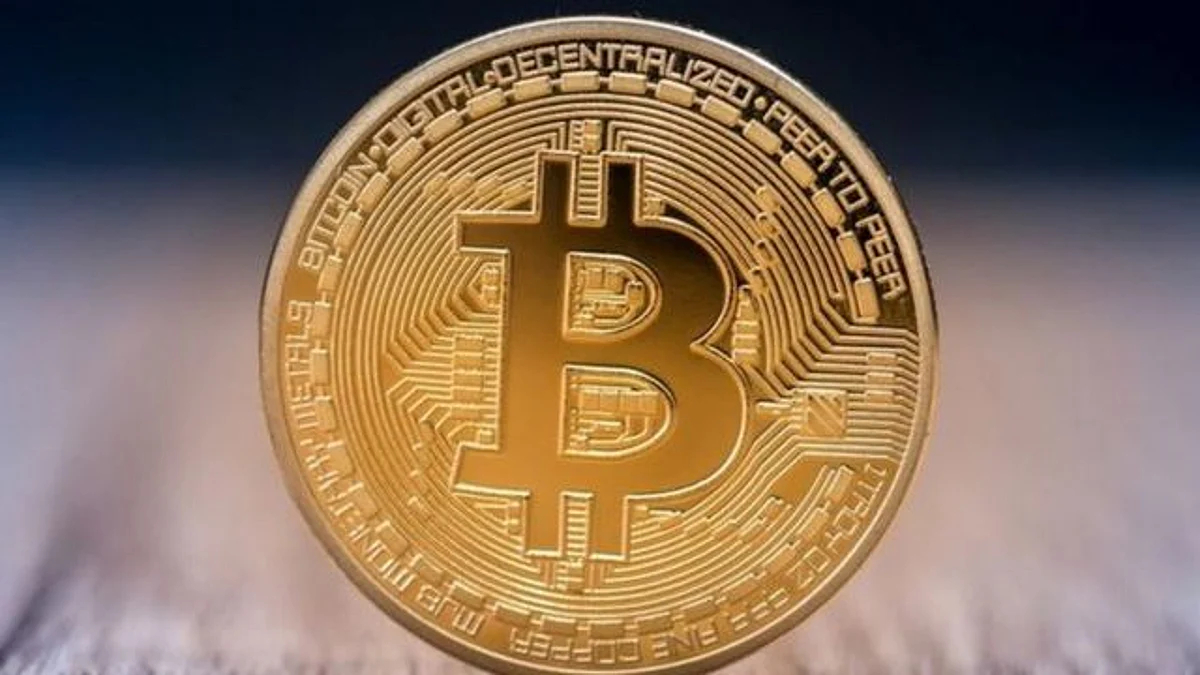 لأول مرة منذ 2020.. "بيتكوين" تتراجع إلى ما دون 25 ألف دولار