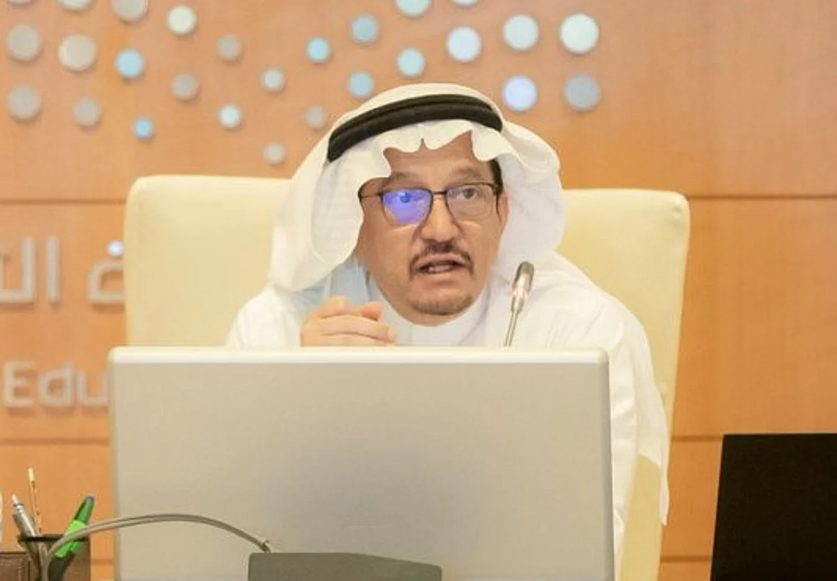 وزير التعليم يلتقي رؤساء الجامعات للتأكيد على تطبيق الإجراءات الاحترازية
