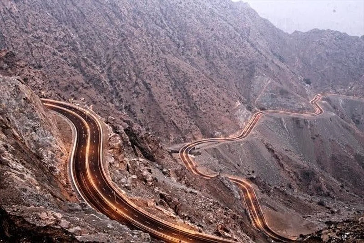 بعد إغلاقه بسبب الطقس.. إعادة فتح طريق الهدا في كلا الاتجاهين