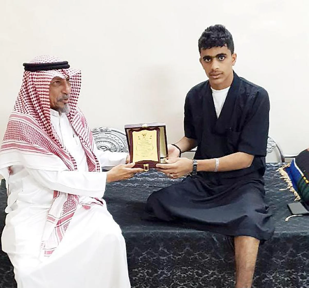 قصة بطولة.. أبناء "المحزري" الأربعة أصيبوا وعادوا يرددون: "إما حياة العز وإلا للحود"