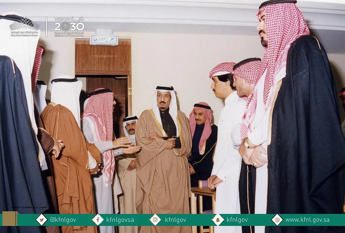 عمرها 33 عامًا.. مكتبة الملك فهد الوطنية تنشر صورًا نادرة لخادم الحرمين