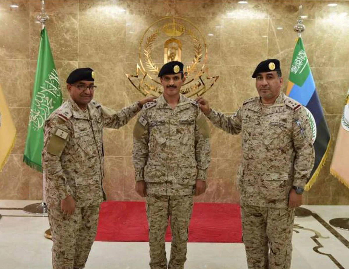 قائدا المنطقة الشمالية الغربية و"المركز التكتيكي" يقلّدان "العميد العمري" رتبته الجديدة