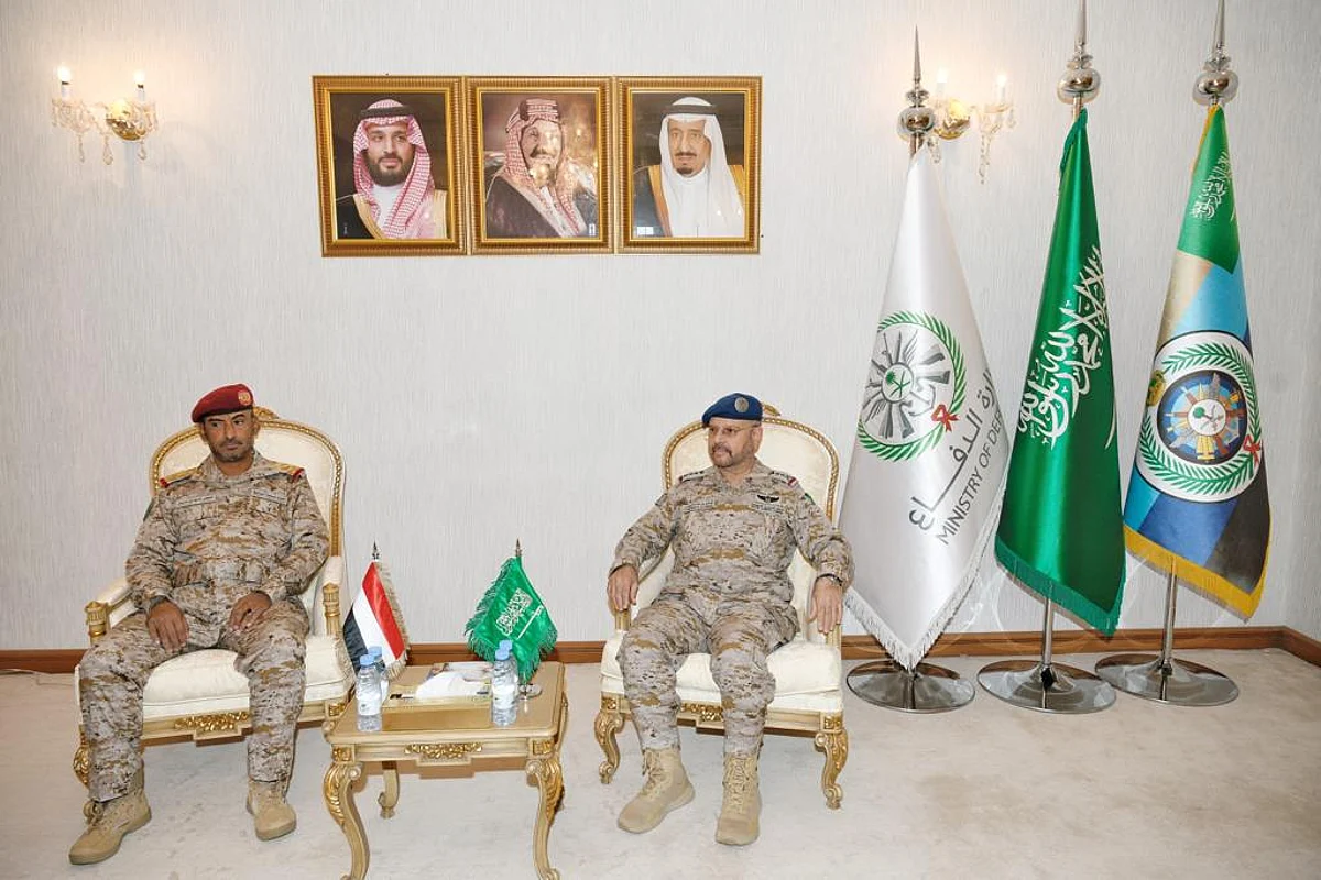 "الرويلي" يبحث مع رئيس الأركان اليمني التعاون بين القوات المسلحة بالبلدين