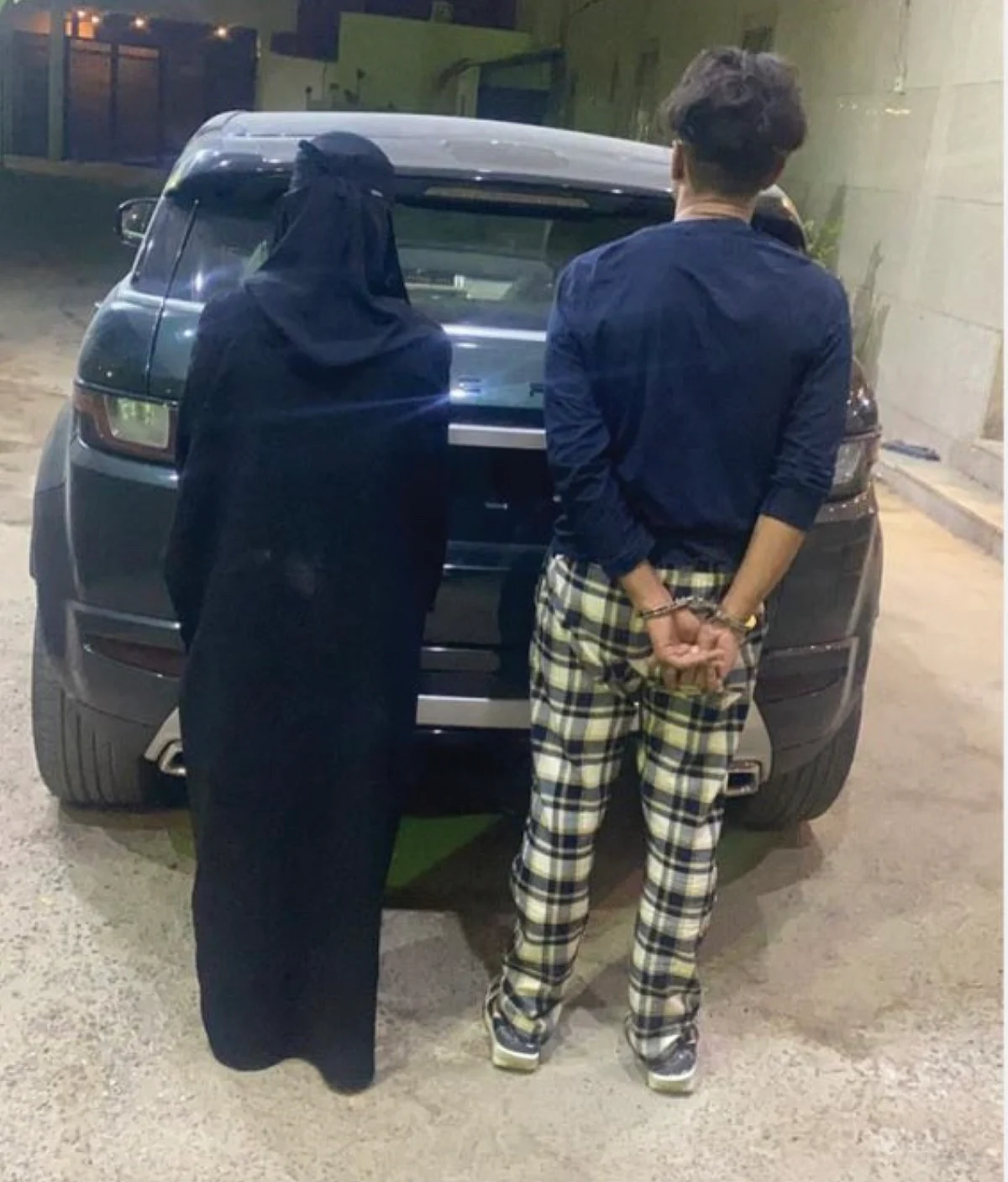 أوهما صاحبها بتجربتها قبل شرائها.. شرطة الرياض تطيح بمواطن ومقيمة سرقا "رنج روفر"