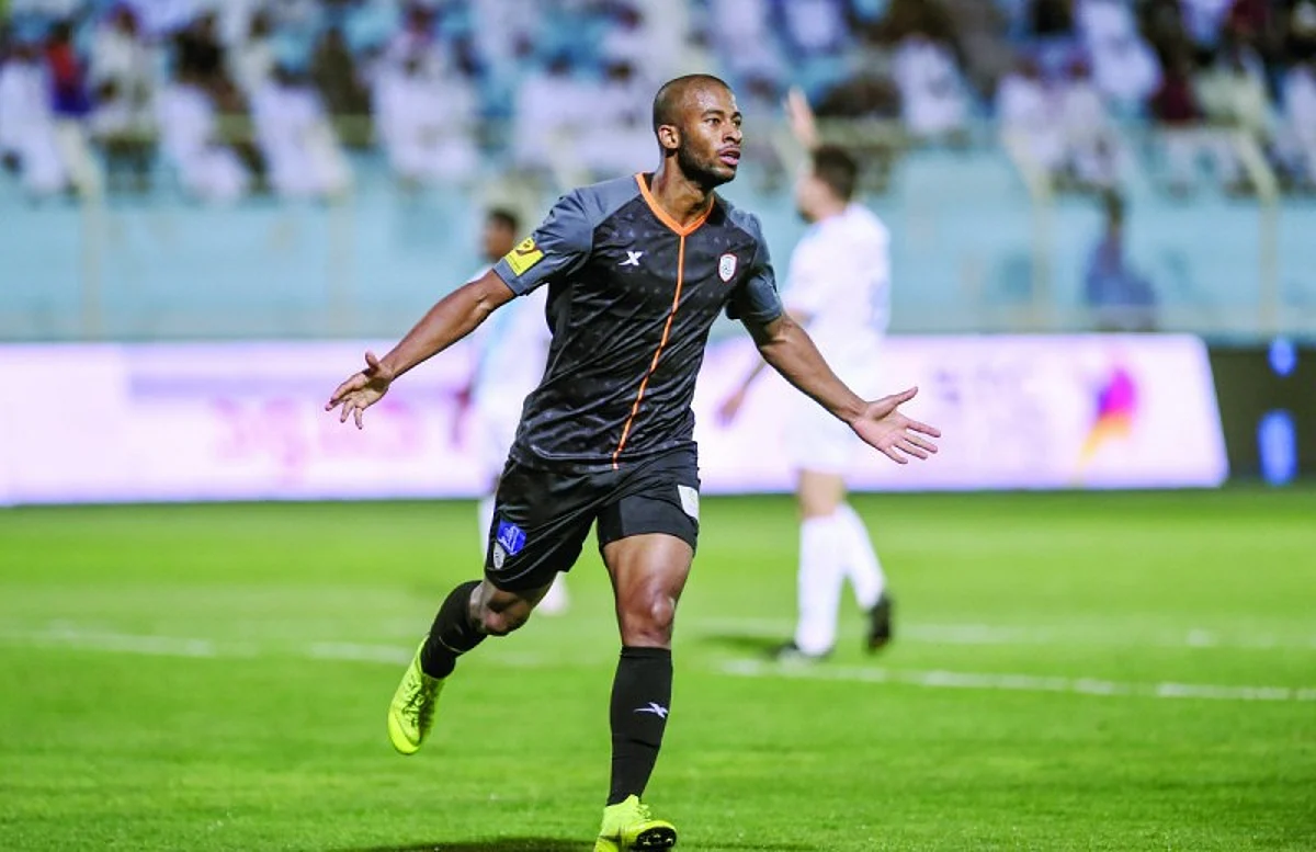 بعد مماطلة اللاعب في العودة.. الشباب يطلب من "فيفا" إنهاء ارتباطه بـ"سيبا"