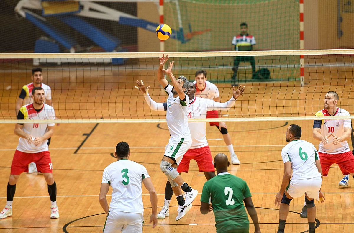 قمة "الأهلي" و"الهلال" تُشعل أجواء طائرة الممتاز