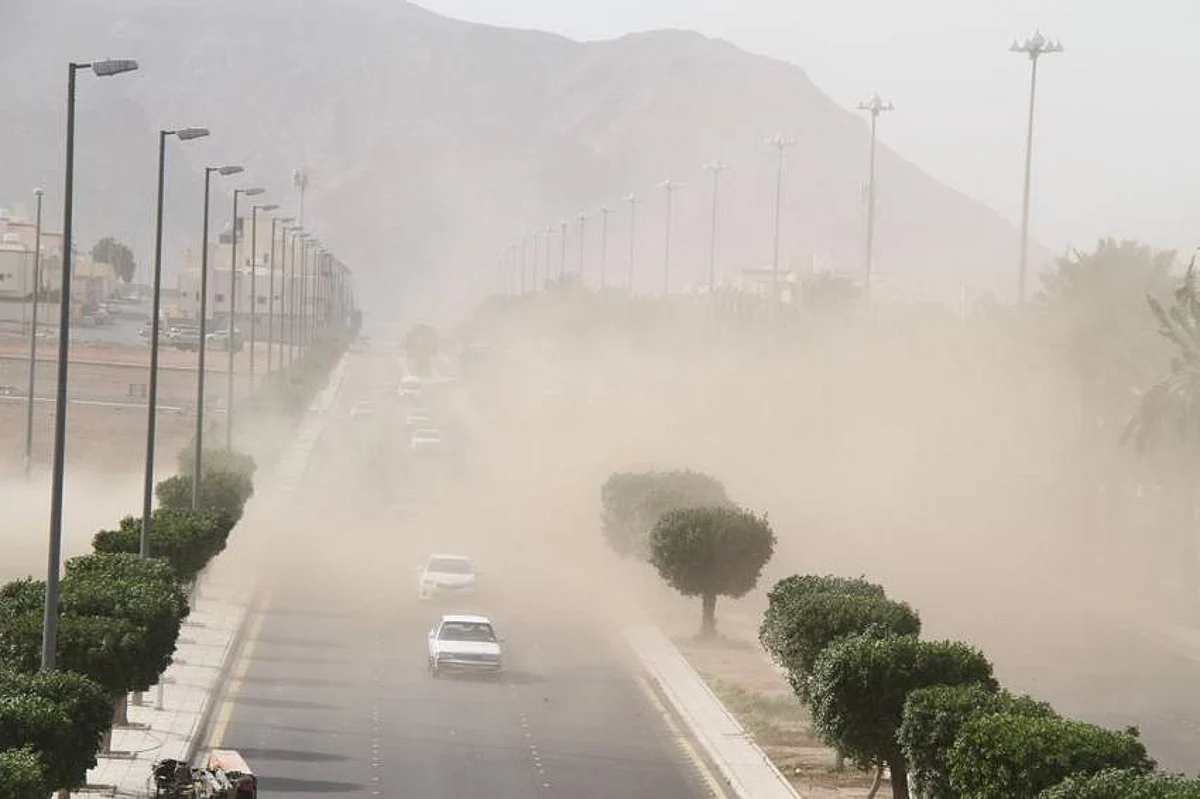 "الأرصاد": رياح مثيرة للأتربة والغبار على مكة والمدينة.. وغيوم شمالَ ووسط وغرب المملكة