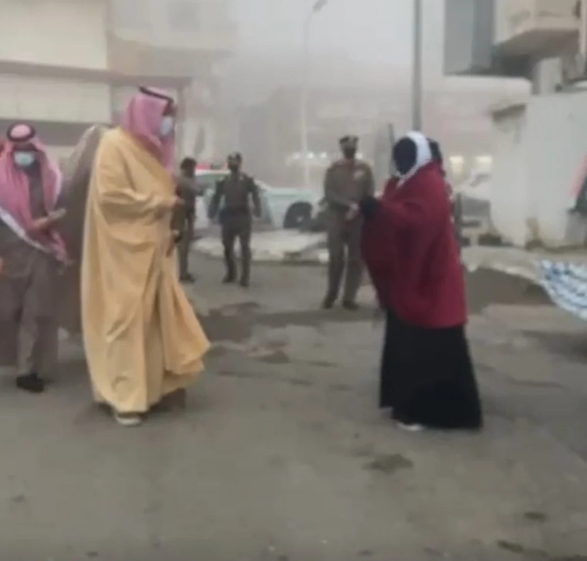 فيديو.. أمير الباحة لباعة سوق الخميس: نشتري كل بضاعتكم ونجهز لكم الأكشاك