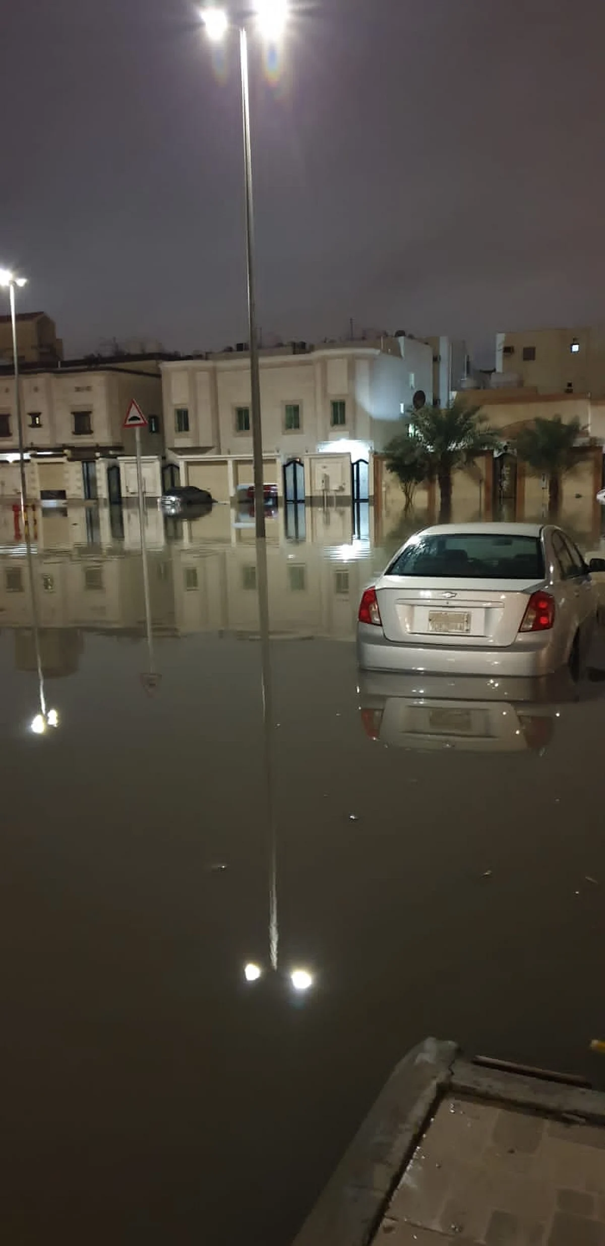 ماذا خلّفت أمطار الـ6 ساعات في بعض أحياء المنطقة الشرقية؟ "سبق" تكشف التفاصيل