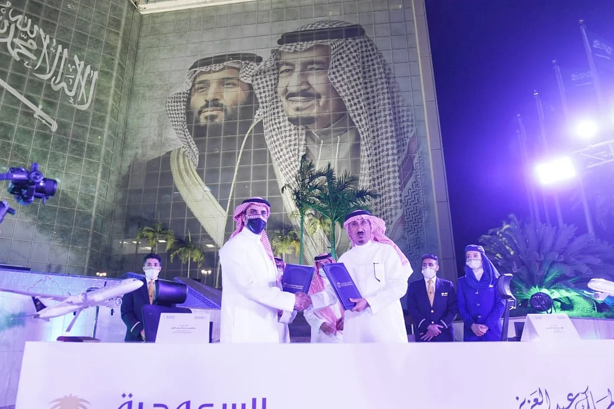 "الخطوط السعودية" و"دارة الملك عبدالعزيز" توقِّعان اتفاقية لرقمنة مجلة "أهلاً وسهلاً"
