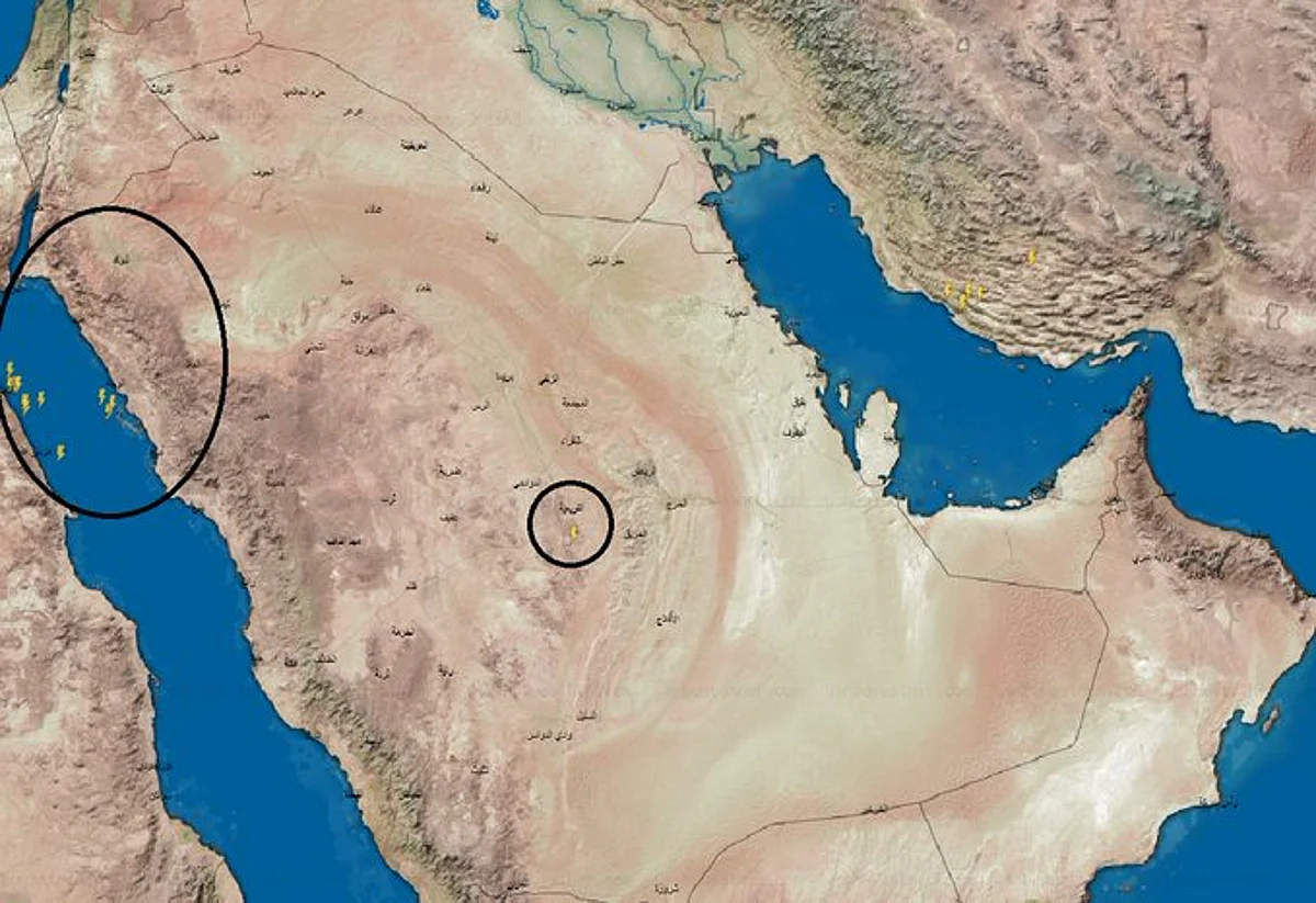 "مطرنا بفضل الله".. بروقٌ بالرياض وثلوج لتبوك والأجواء يقرأها "الحصيني"