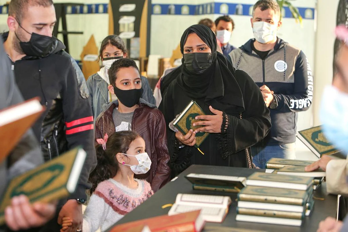 الهدية حاضرة.. شاهد إقبالاً بالرياض على "المصحف الشريف" قوامه 20 ألف زائر