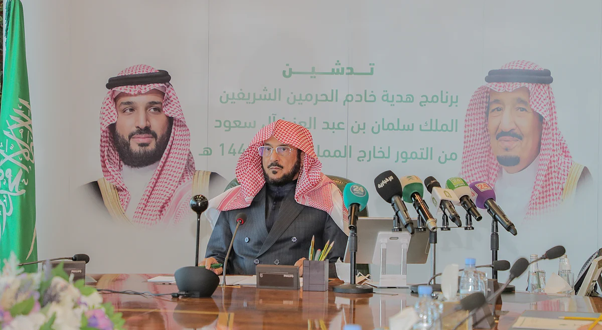 "آل الشيخ" يدشّن هدية خادم الحرمين من التمور الفاخرة خلال رمضان