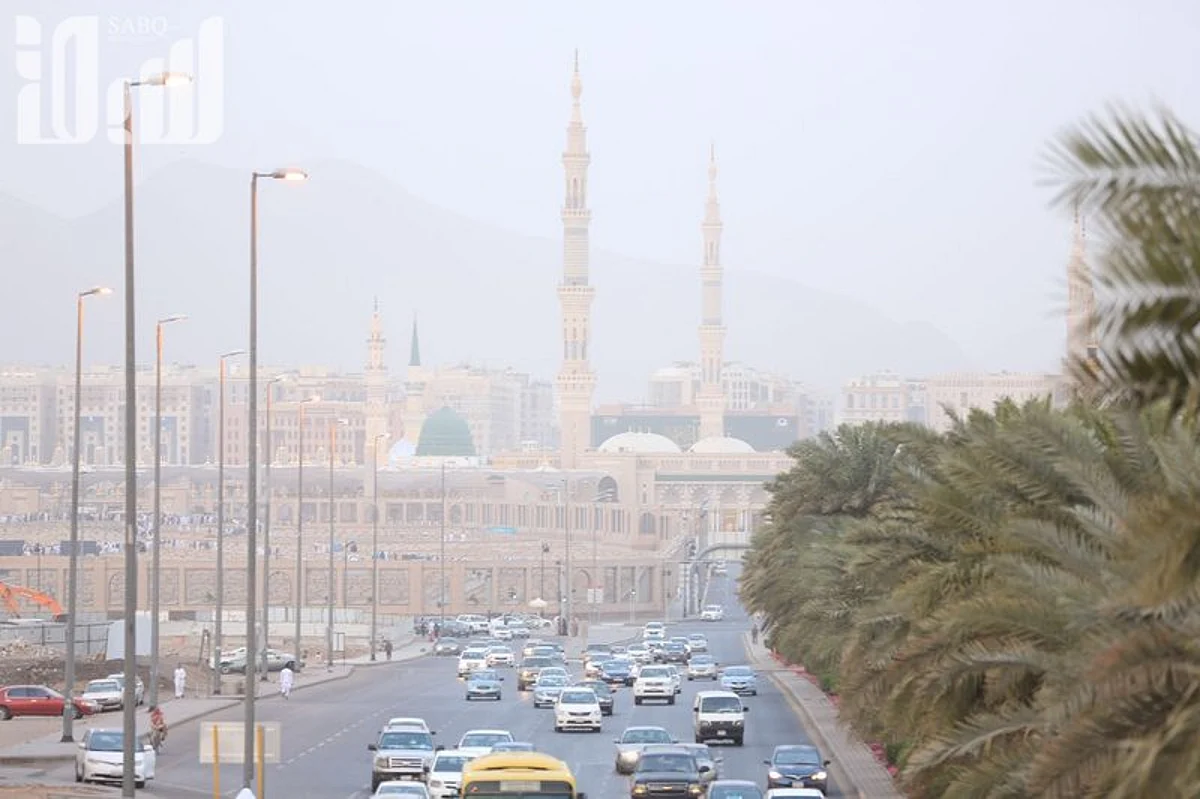 رياح نشطة وأتربة مثارة على منطقة المدينة المنورة.. تستمر حتى الـ٥ عصرًا