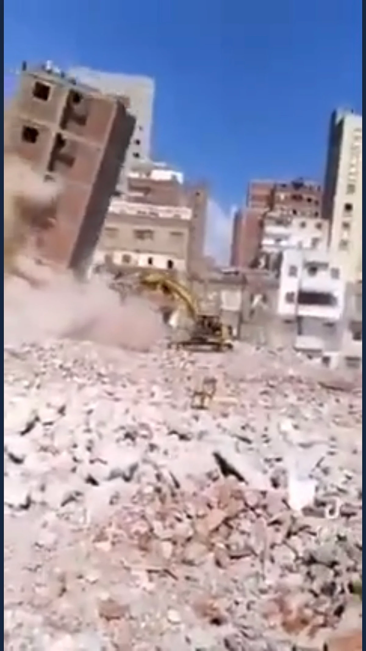 "البقمي": مقطع سقوط عمارة أثناء هدمها على حفار ليس في جدة
