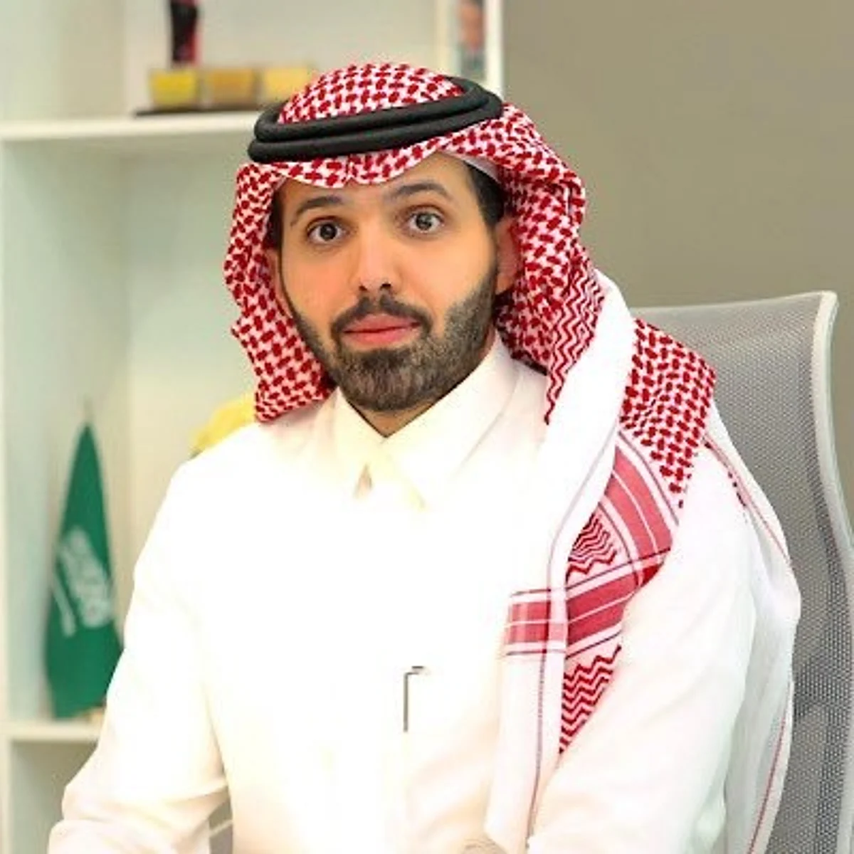"الموارد البشرية": لا صحة لما يتداول عن دراسة تقليص "أيام العمل"