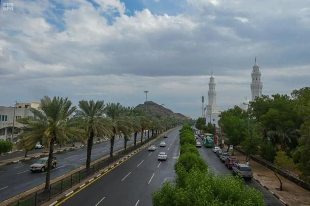 أمطار خفيفة إلى متوسطة على العلا والعيص وخيبر وتدنٍّ في مدى الرؤية