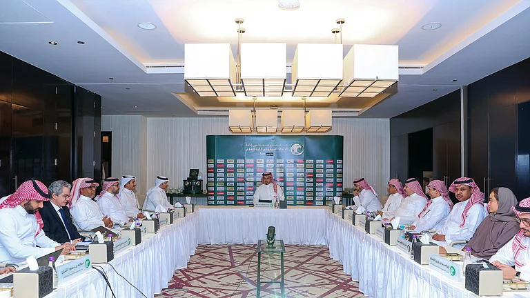 اتحاد القدم يعتمد اللاعبين المحترفين sabq/2022-04/f6c