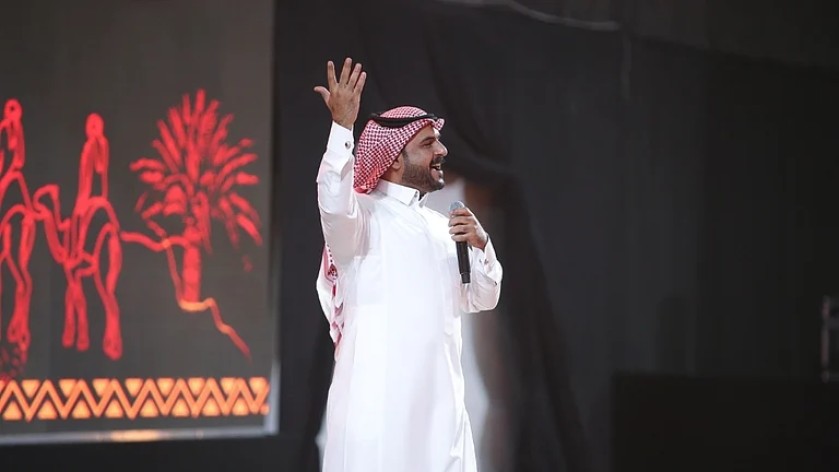 المنشد "الرسلاني" يشعل مسرح مهرجان sabq/2022-10/03e