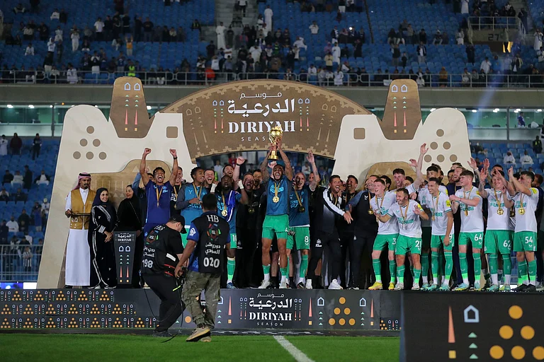 نيوكاسل يضرب الهلال بخماسية sabq/2022-12/ce1